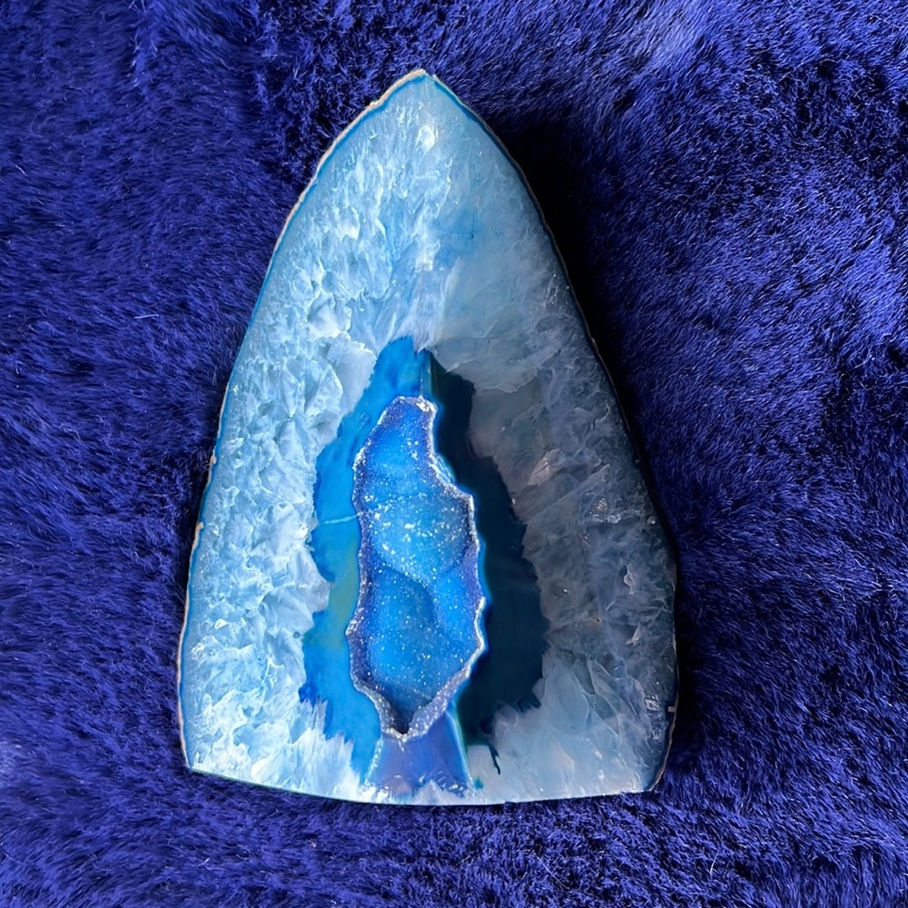Agate geode, blue.